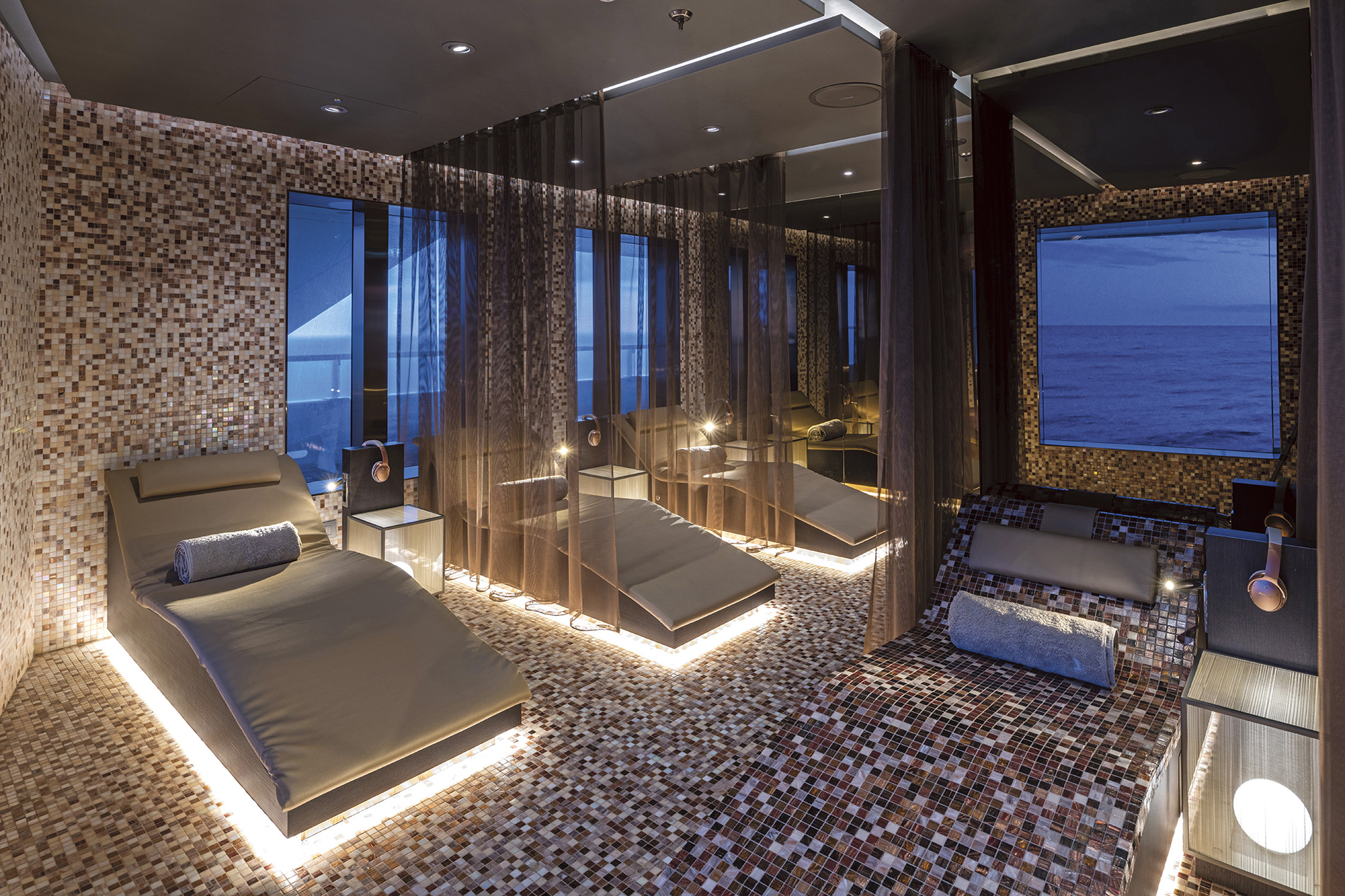 Scenic Eclipse II - Thermal Loungers